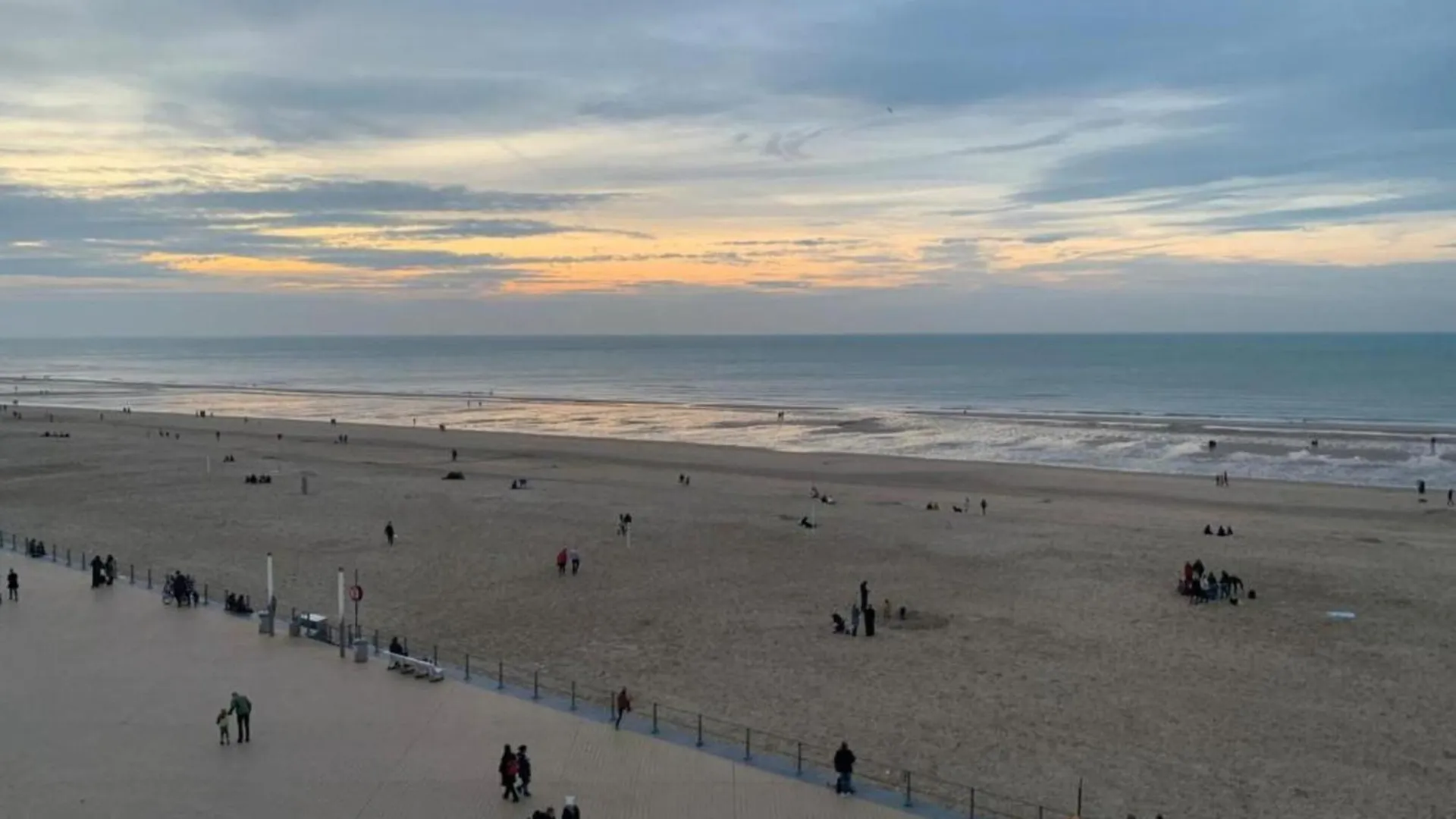 Pretty Apartment With Balcony Oostende
