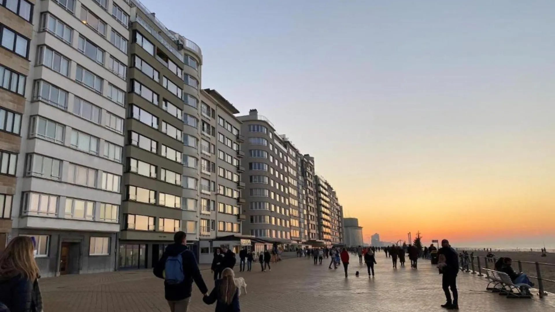 Pretty Apartment With Balcony Oostende