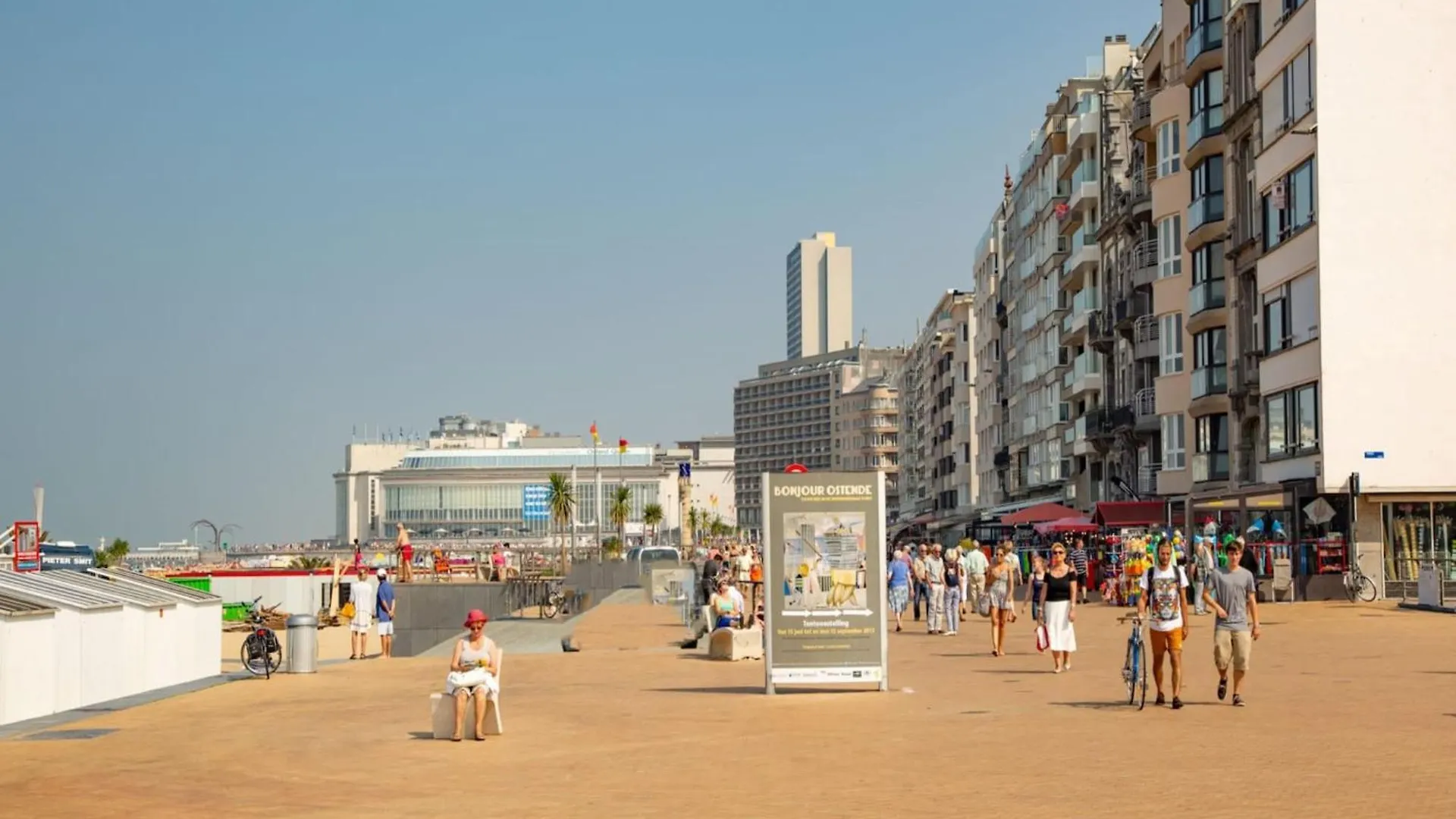 Pretty Apartment With Balcony Oostende